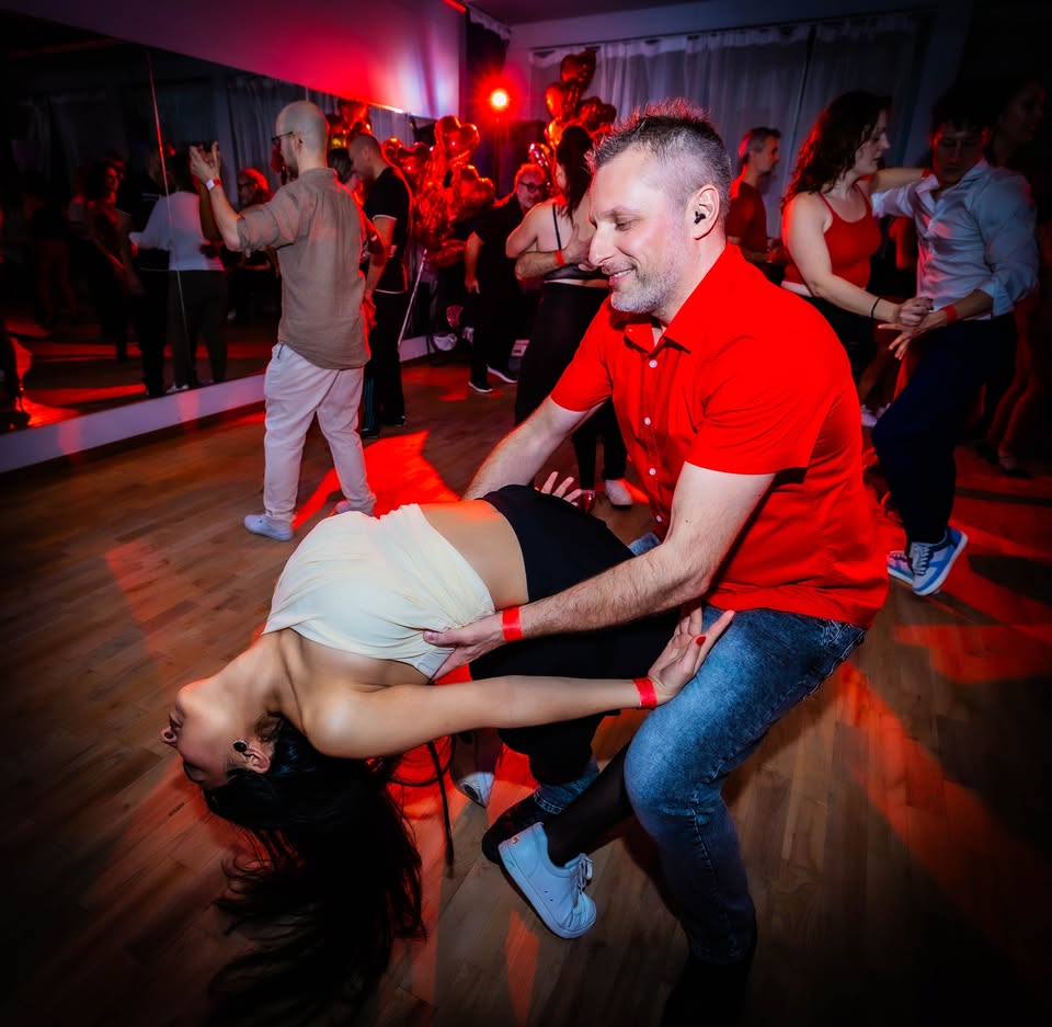 Pura Bachata | Talleres de Bachata y Fiesta 100% Bachata con DJ Estefano